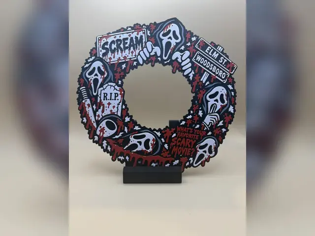 HueForge model: Scream Ghostface Wreath HueForge Print by iPrintStuffau