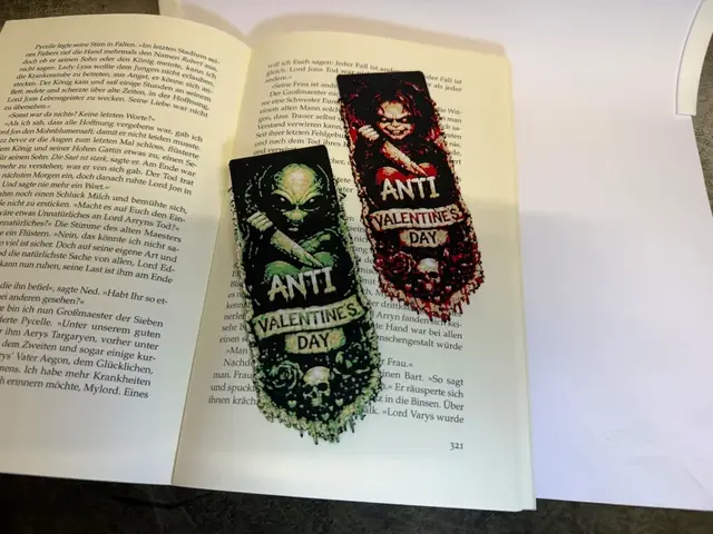 HueForge model: Anti-Valentine's Day bookmark – Horror design by Loupes
