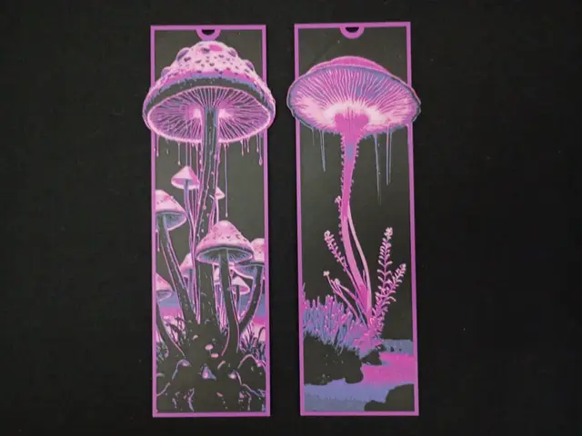 HueForge model: Iridescent Mushrooms Bookmark Set by 3djd