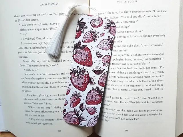 HueForge model: Bookmark, Strawberries, Strawberry Fest by Dame Jo