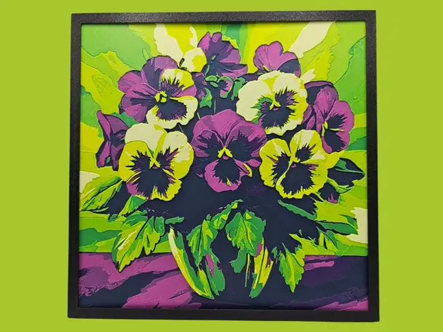 HueForge model: Vase of Pansies by BusyKikiBee