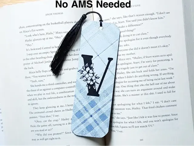 HueForge model: Monogram V Bookmark, Hueforge. by Dame Jo