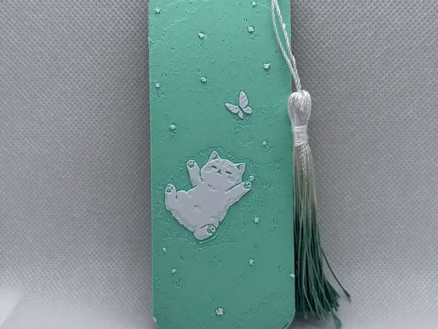 HueForge model: Kitty & Butterfly in the grass bookmark by EDesign