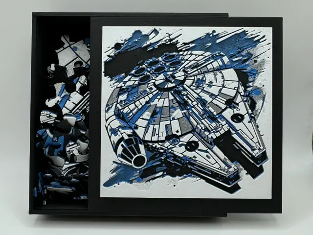 HueForge model: Puzzle Box Lid - Millennium Falcon by Canadian Gamer