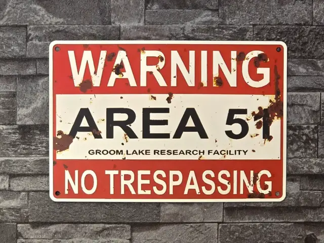 HueForge model: Hueforge Vintage Warning AREA51 4 colors by StefBull85