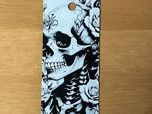HueForge model: skull and roses bookmark by Morganja