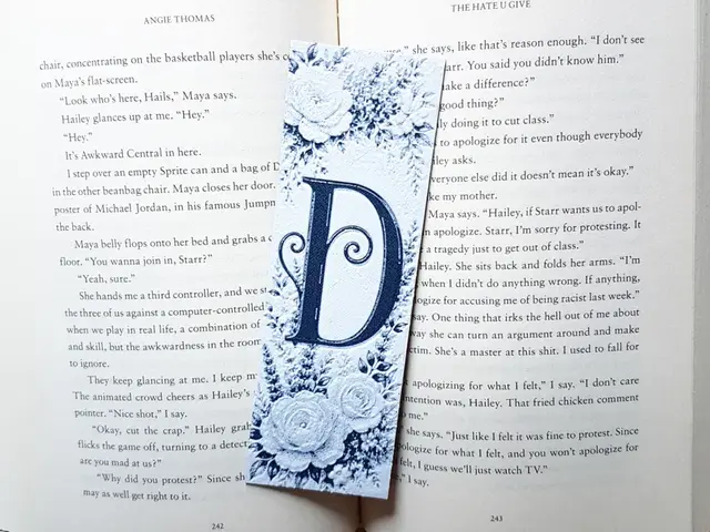 HueForge model: Bookmark, Monogram D, Floral Background, Hueforge by Dame Jo