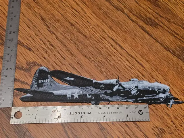HueForge model: B-17 Hueforge Bookmark 2 color Black/White NOAMS by AirMechDesigns