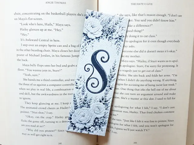 HueForge model: Bookmark, Monogram S, Floral Background, Hueforge by Dame Jo