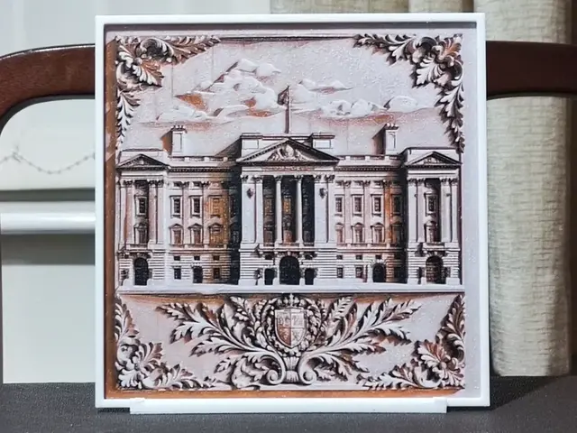 HueForge model: Carved Buckingham Palace - HueForge 3 Color by BoDad