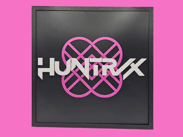 HueForge model: Huntrix Logo - Kpop Demon Hunters by Canadian Gamer