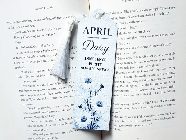 HueForge model: Bookmark, April Flower, Birth Month by Dame Jo