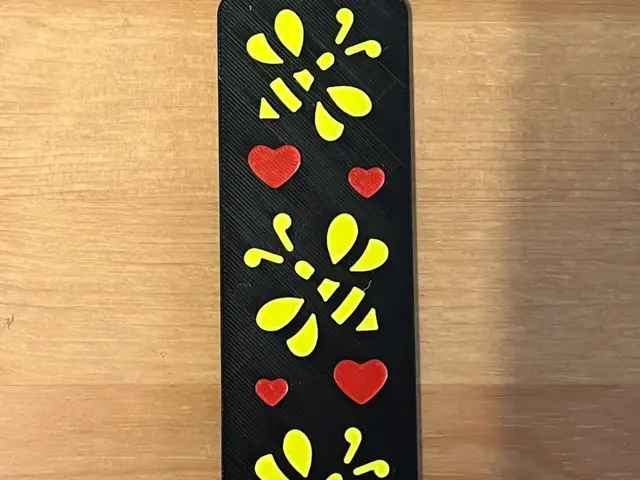 HueForge model: bee bookmark by Morganja