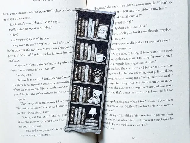 HueForge model: Bookmark, Bookcase by Dame Jo