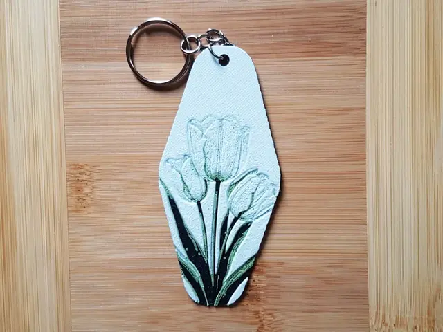 HueForge model: Hotel/Motel Style Keychain, Tulips by Dame Jo