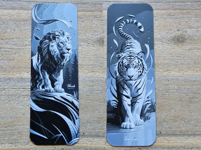 HueForge model: Bookmark set, Lion and Tiger Papercut illustration by BLUSH Designs