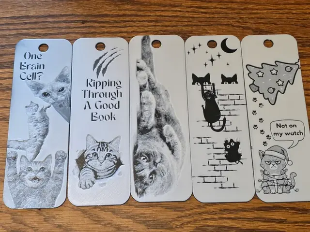 HueForge model: Cat Bookmarks Set of 5 Hueforge No AMS Black/White by AirMechDesigns
