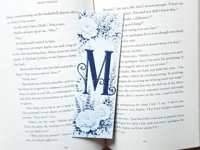 HueForge model: Bookmark, Monogram M, Floral Background, Hueforge by Dame Jo
