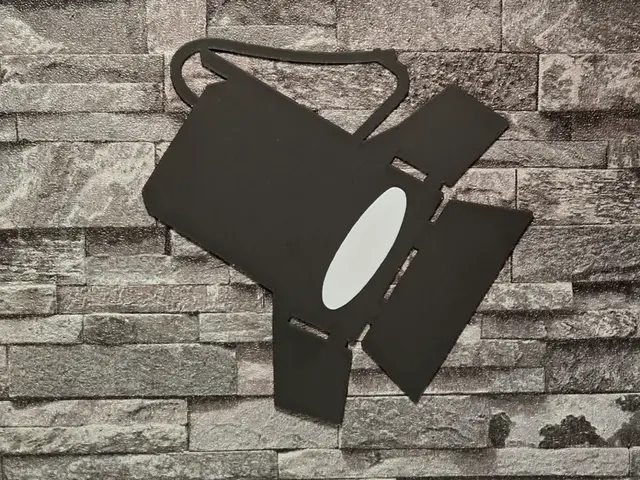HueForge model: Hueforge Spot Cinema Vintage 2 colors by StefBull85