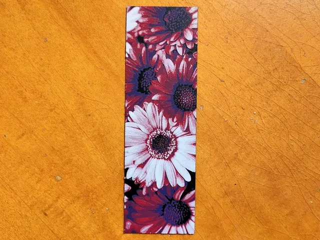 Flowers Bookmark - Hueforge