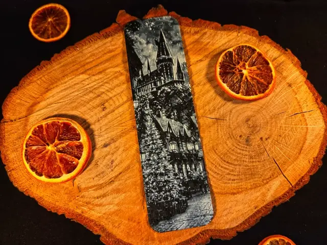 HueForge model: Harry Potter, Snowy Hogwarts bookmark - hueforge by EternalDesigns3D