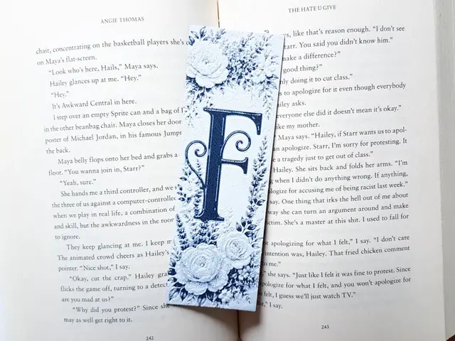 HueForge model: Bookmark, Monogram F, Floral Background, Hueforge by Dame Jo