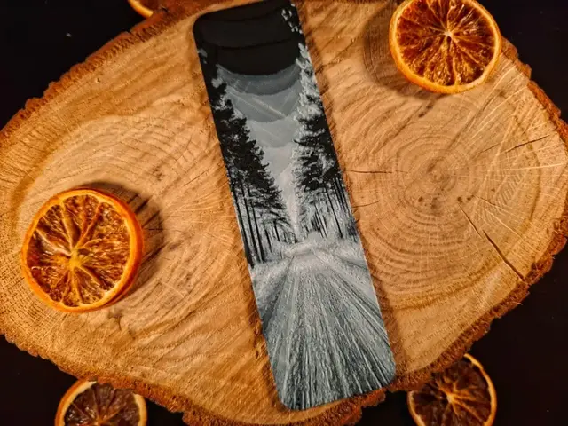 HueForge model: Snowy road bookmark by EternalDesigns3D