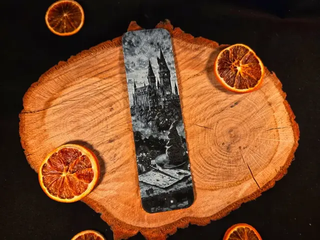 HueForge model: Harry Potter hogwarts 3 bookmark - hueforge by EternalDesigns3D