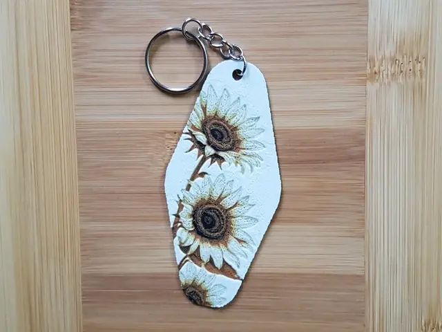 HueForge model: Hotel/Motel Style Keychain, Sunflower by Dame Jo